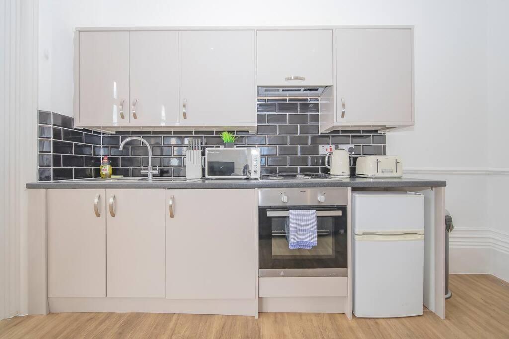 Flash Sales Offer - Any Week Day No Minimum Night Restrictions Central Hove 1 Bedroom Flat Bn38Bru02 Eksteriør billede